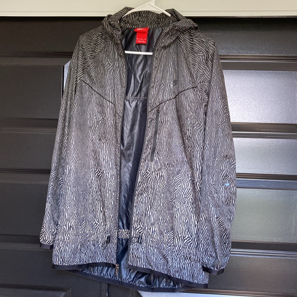 NIKE Jacket Full Zip Women’s M Black Printed Reflective Windbreaker
